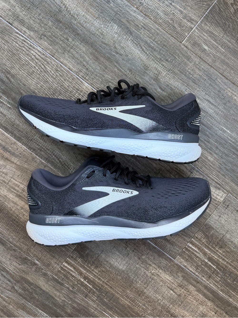 Brooks ghost 16 black grey white 11.5 10